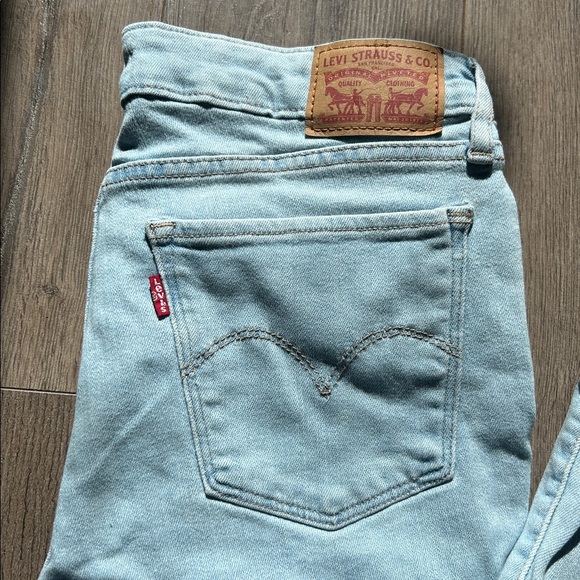 Levi's Women's Light Blue Skinny Jeans - Picture 2 of 7